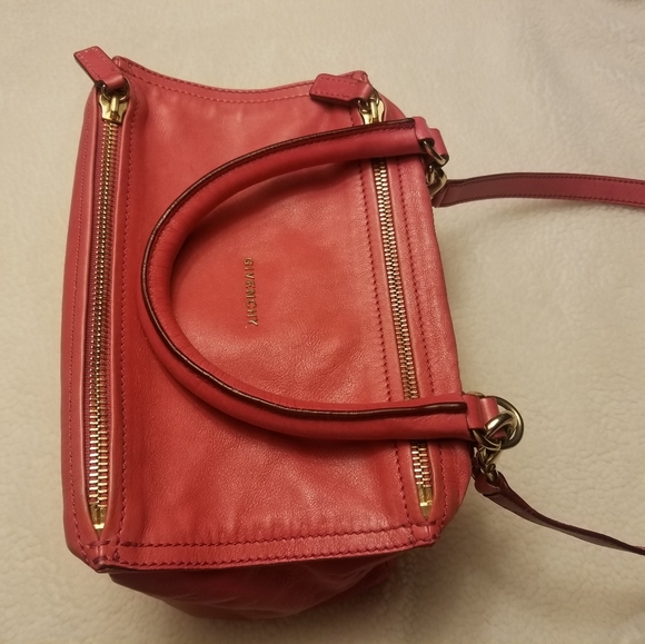 Givenchy medium Pandora handle bag in pink - Picture 3 of 8